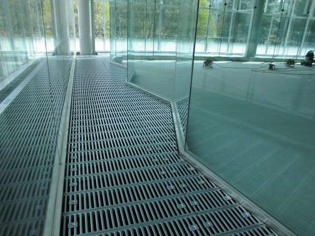 テレビ局スタジオ